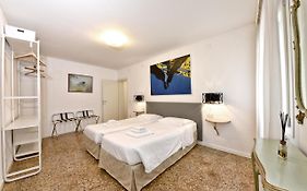 Casa Ai Greci - Central Apt In Castello